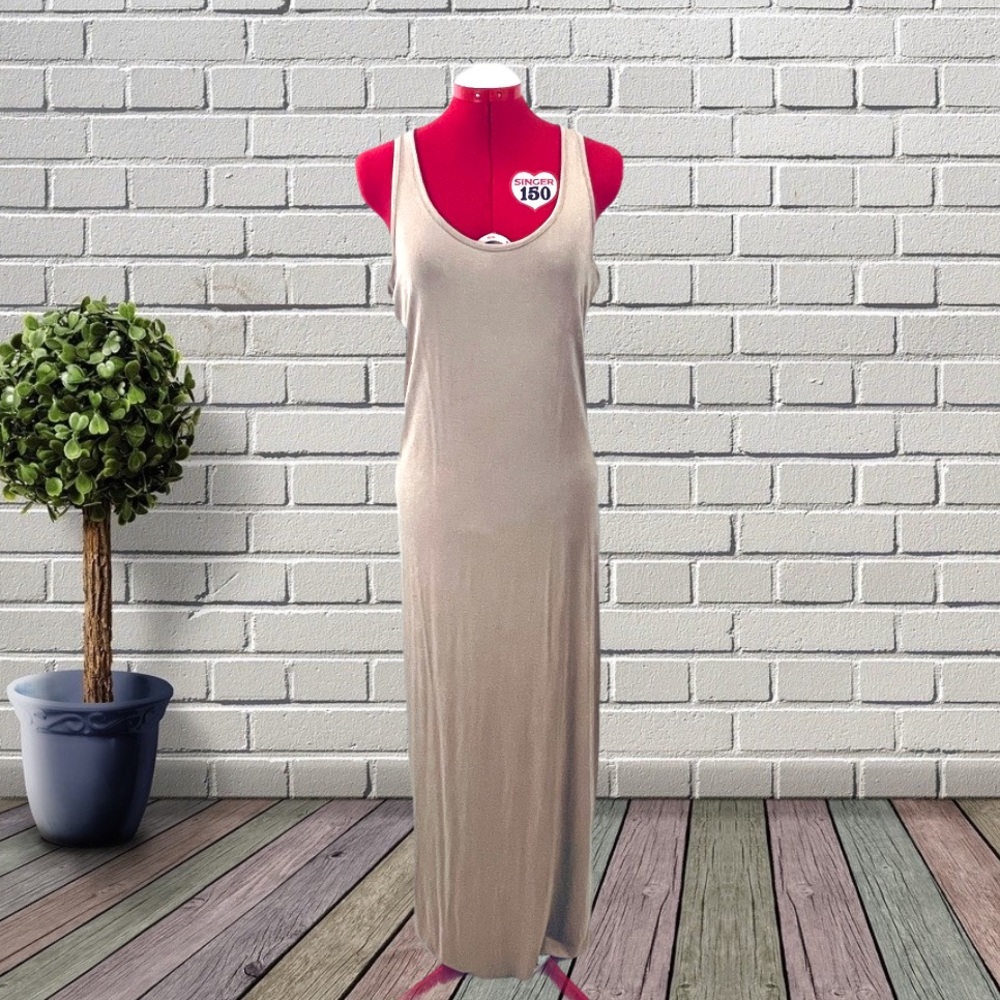 Heart & Hips maxi dress size M. Color mocha, tan